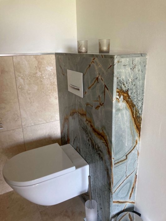 WC Naturstein mit Muster